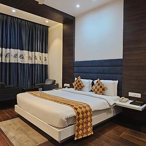 Jhansi Hotel